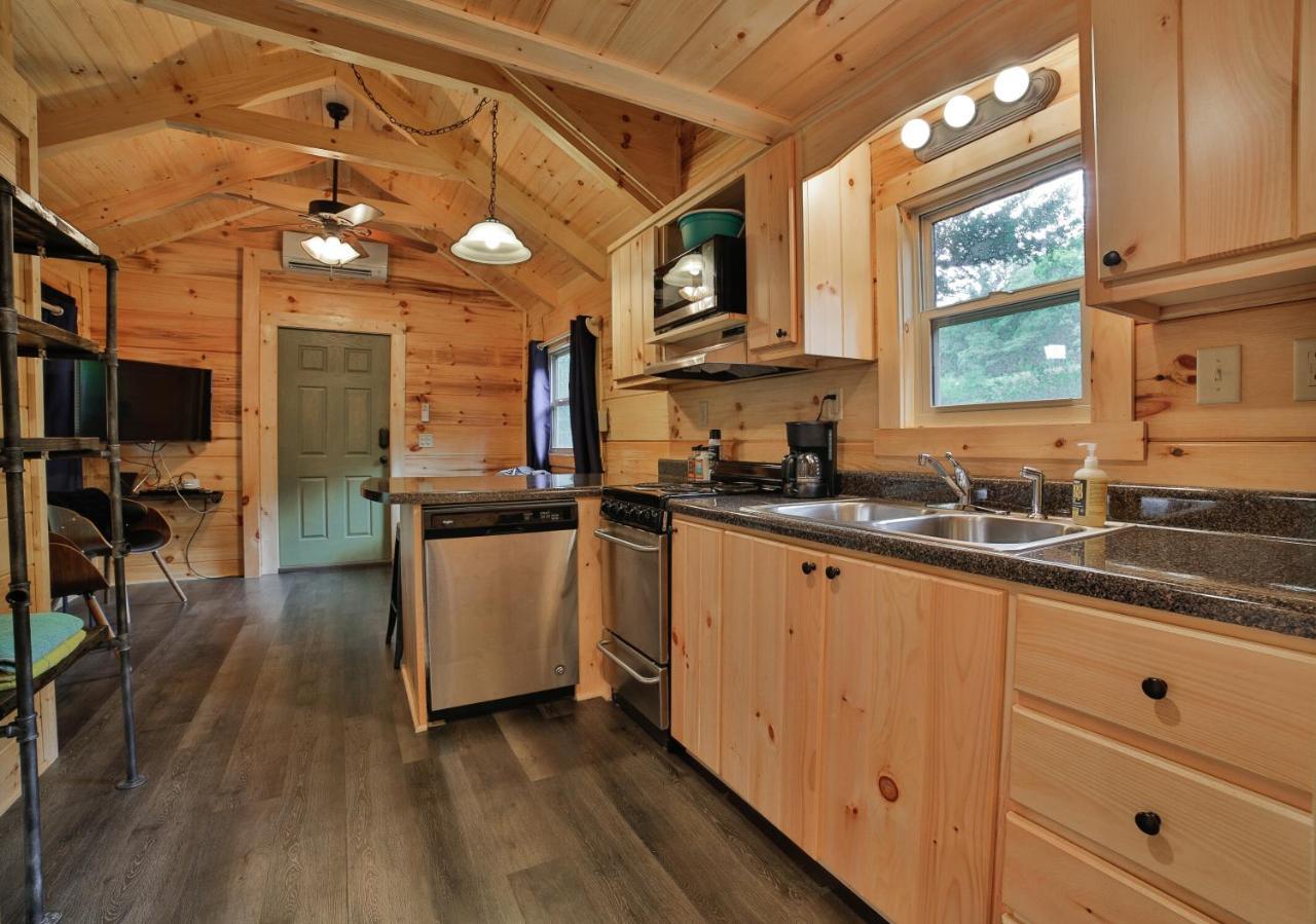 Thomas Cabin Forest Tiny Cabin With Hot Tub Chattanooga Exterior foto